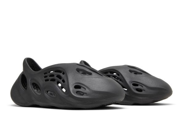 ADIDAS YEEZY FOAM RUNNER ‘ONYX’ HP8739 SKIDGE STORE