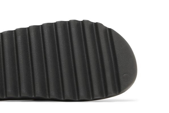 ADIDAS YEEZY SLIDES ‘ONYX’ HQ6448 SKIDGE STORE